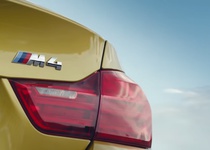 BMW M4 на необычной гоночной трассе (видео)