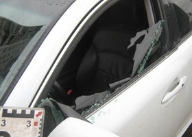 Как разбить окно в машине