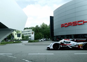 Видео дня: Audi ждет Porsche в Ле Мане