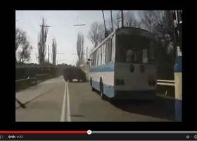 Видео ДТП российского «Тигра» с троллейбусом в Крыму