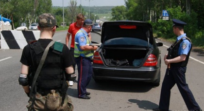 В Донецке сепаратисты вместе с Госавтонспекцией обыскивают автомобили