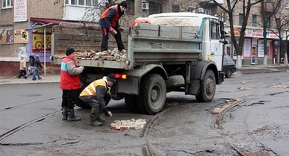 Кирпичный ремонт дорог на Донбассе