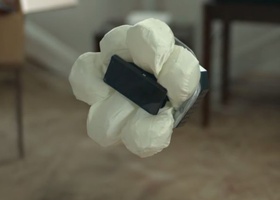 Honda создала подушку безопасности для телефонов (видео)